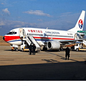 上海浦东航空空运航空快运业稳步发展的原因是什么？